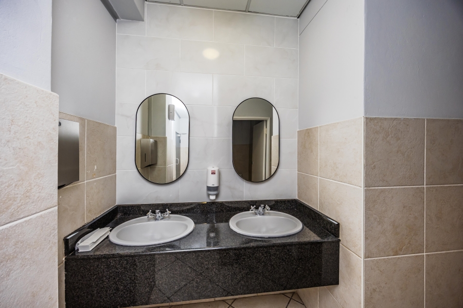 To Let Commercial Property for Rent in Selborne Eastern Cape